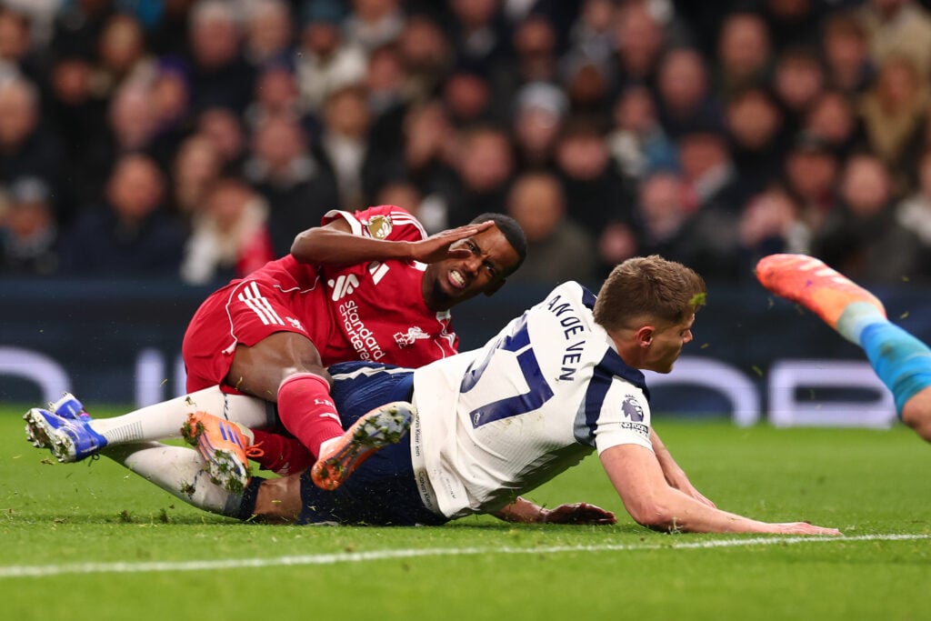 Alexander Isak of Liverpool scores for 0-1 but suffers an injury during the Premier League match between Tottenham Hotspur and Liverpool at Tottenham Hotspur Stadium