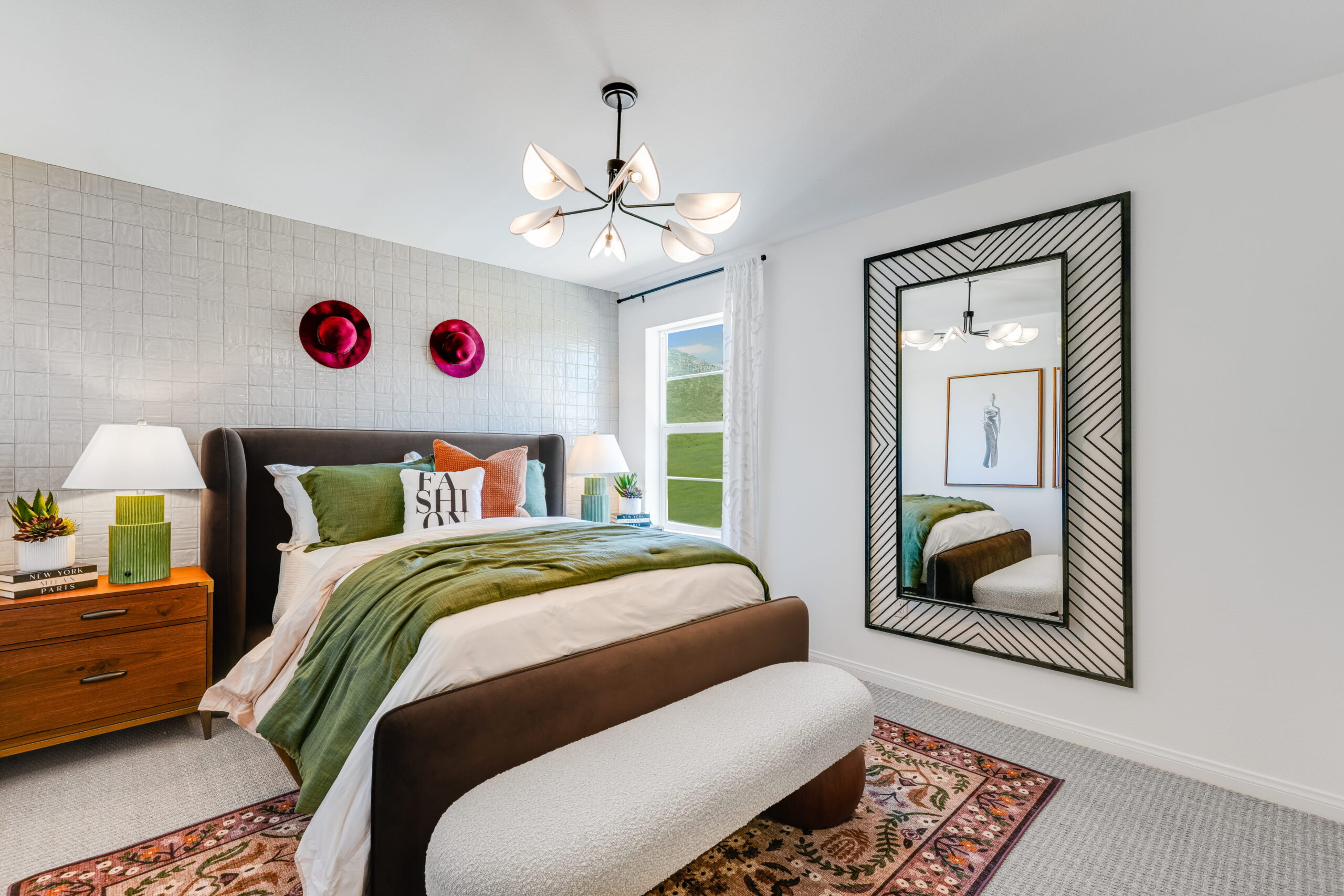 inl_overlook_emeraldridge_pic_res4_bed3_1of2_f2-1-scaled-1 Overlook at Emerald Ridge bedroom