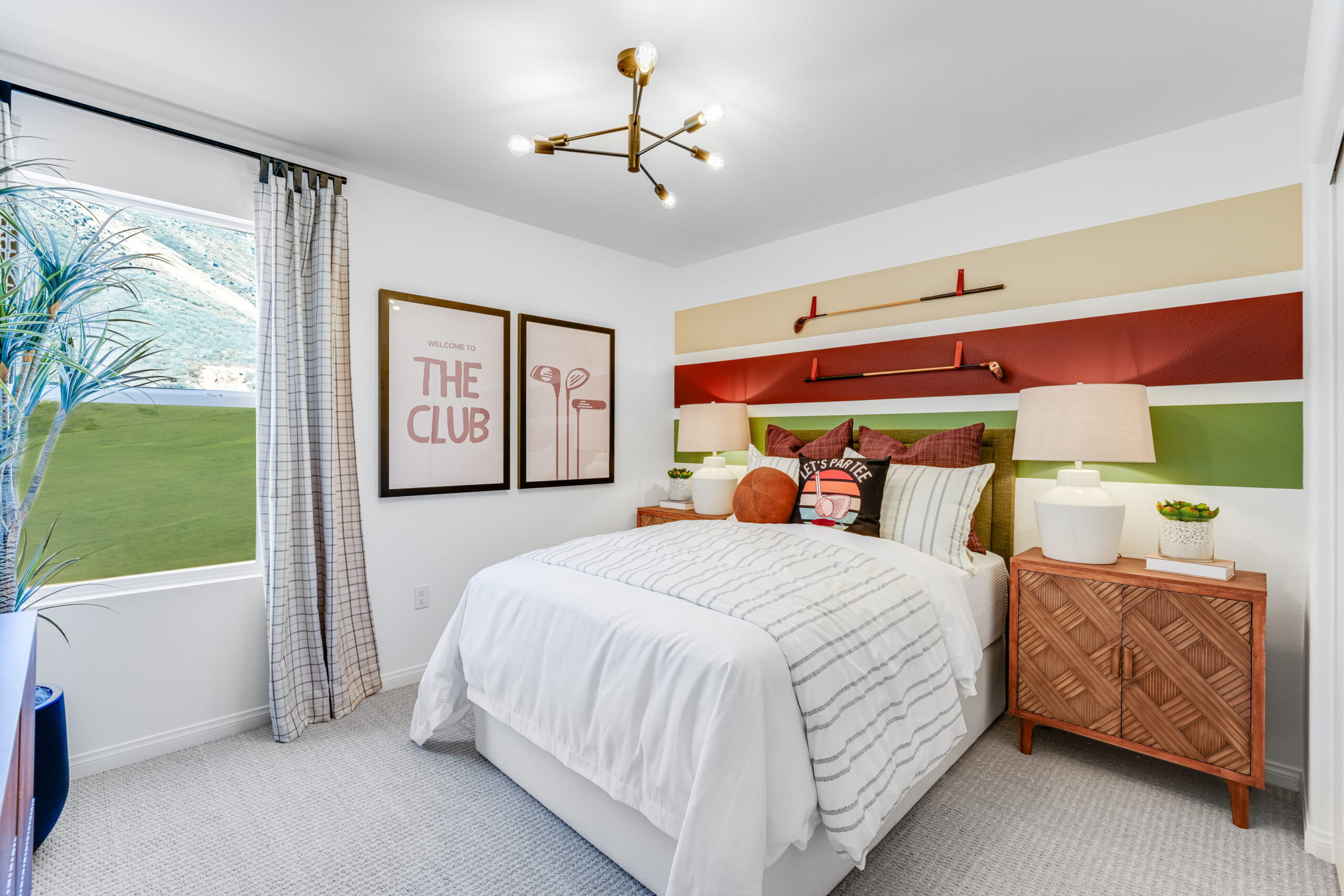 inl_overlook_emeraldridge_pic_res4_bed4_2of2_f2-1-scaled-1 Overlook at Emerald Ridge bedroom