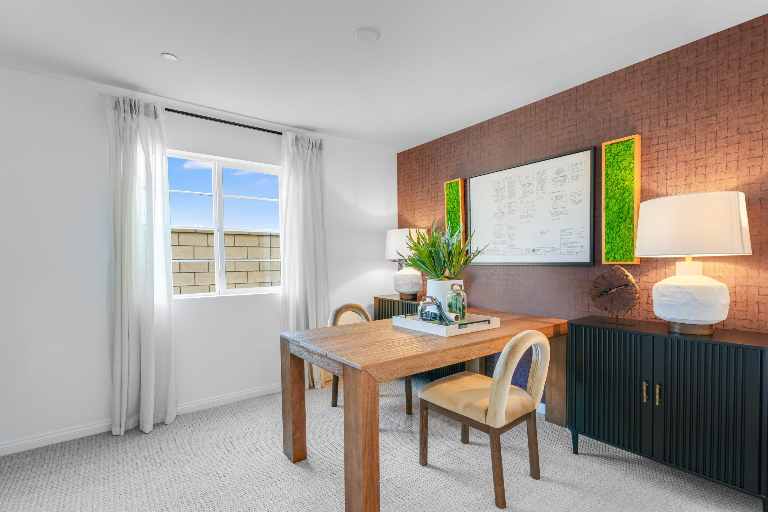 inl_overlook_emeraldridge_pic_res4_bed6_1of2_f1-1-scaled-1 Overlook at Emerald Ridge bedroom