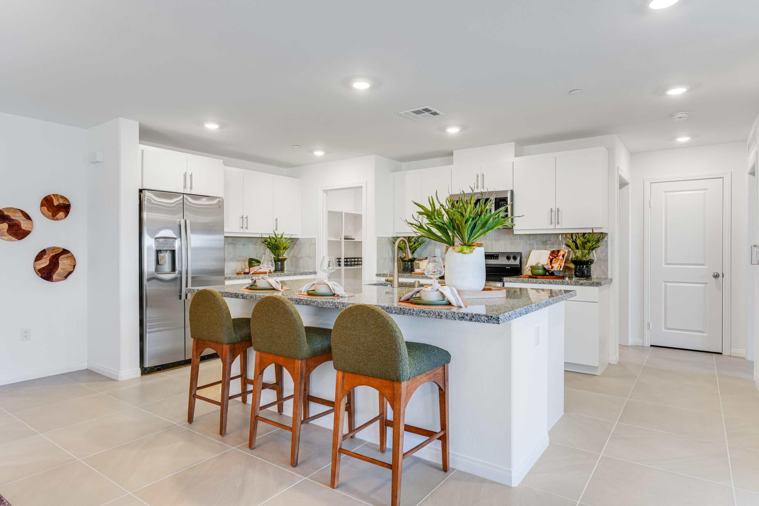 inl_overlook_emeraldridge_pic_res4_kitchen_1of3_f1-1-scaled-1 Overlook at Emerald Ridge kitchen island