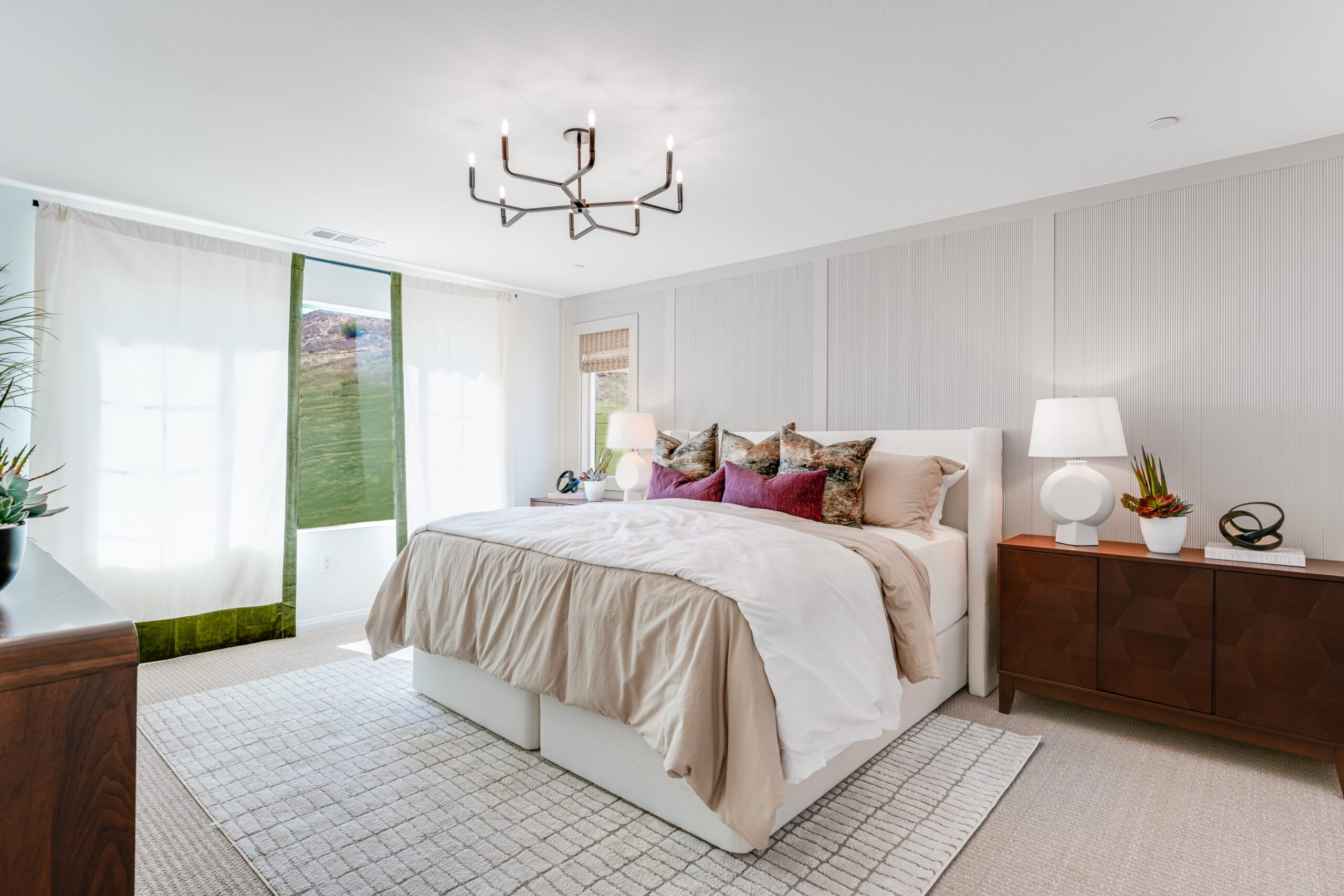 inl_overlook_emeraldridge_pic_res4_owners_3of3_f2-2-scaled-1 Overlook at Emerald Ridge bedroom