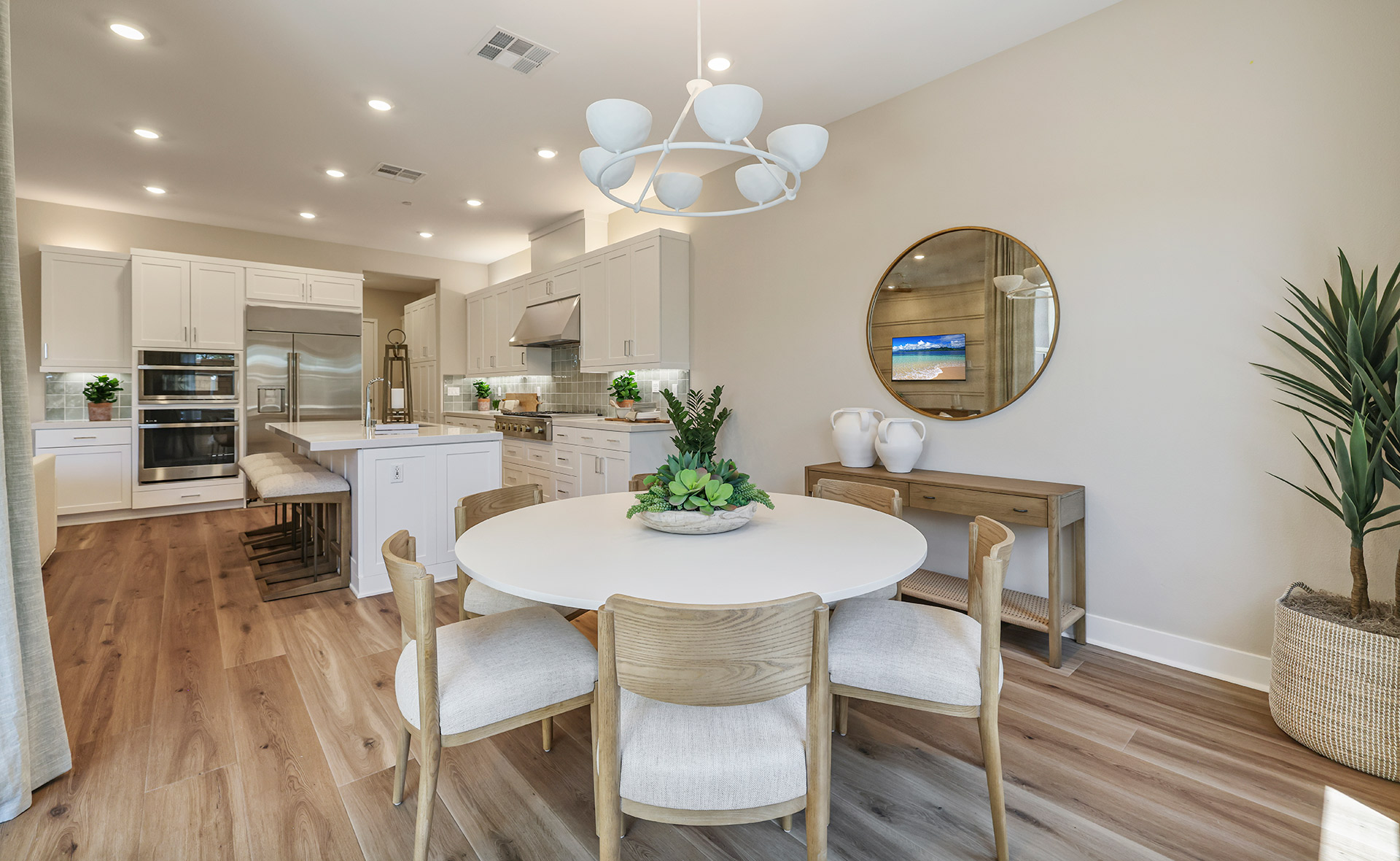 och_ridgeview_metroheights_pic_res2a_dining_3of4_f1 Ridgeview Metro Heights Dining