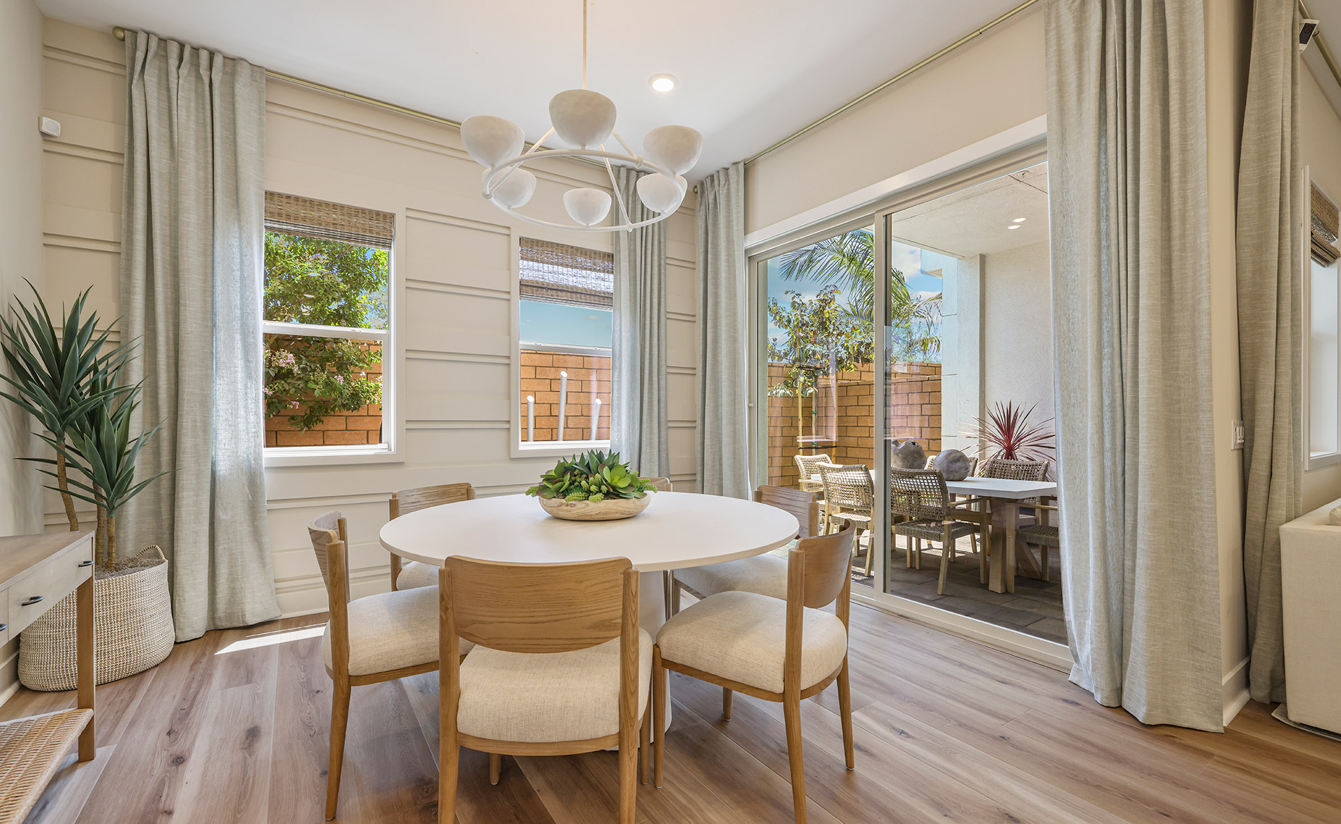 och_ridgeview_metroheights_pic_res2a_dining_4of4_f1 Ridgeview Metro Heights Dining