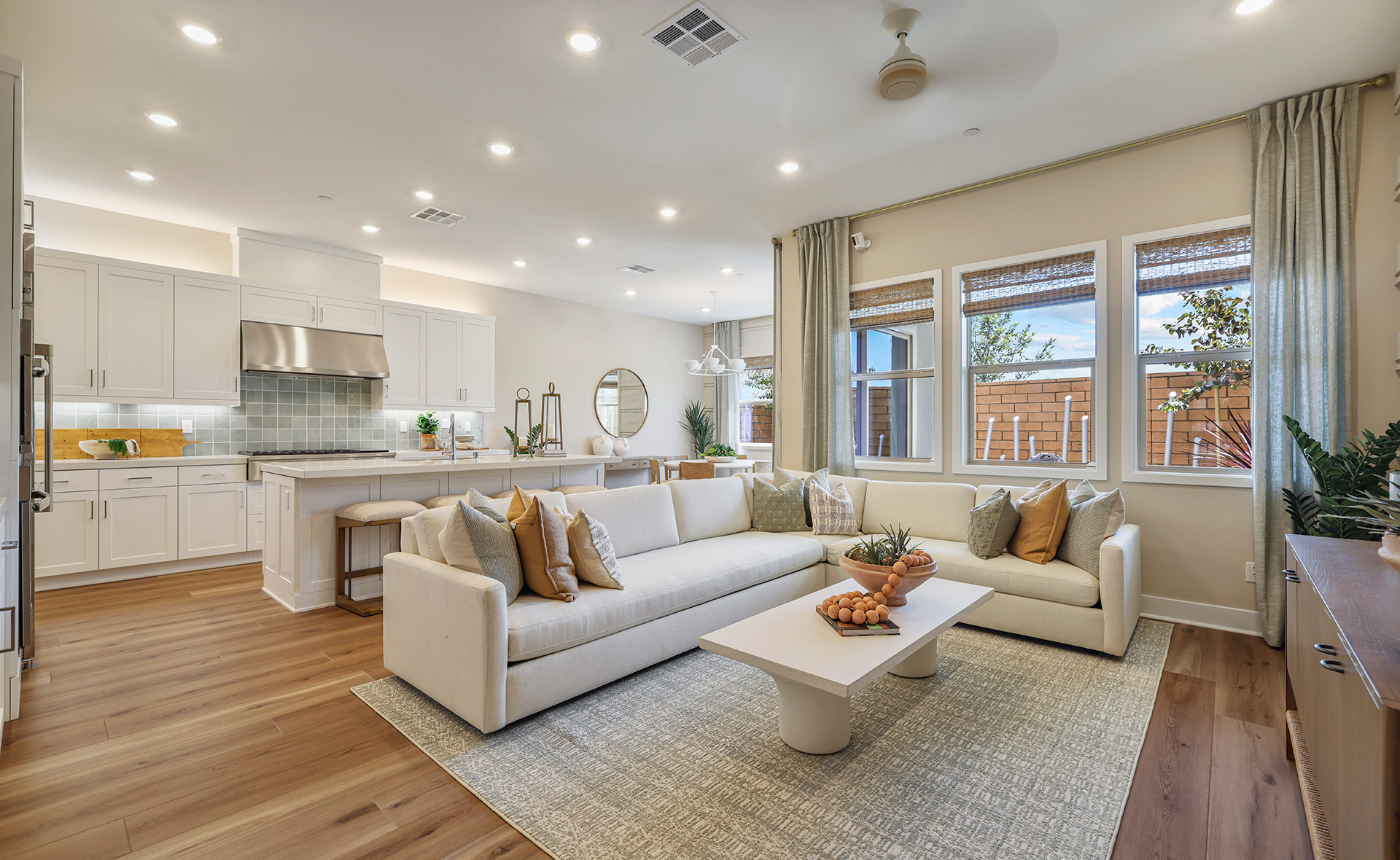 och_ridgeview_metroheights_pic_res2a_living_1of4_f1-1 Ridgeview Metro Heights open concept living area