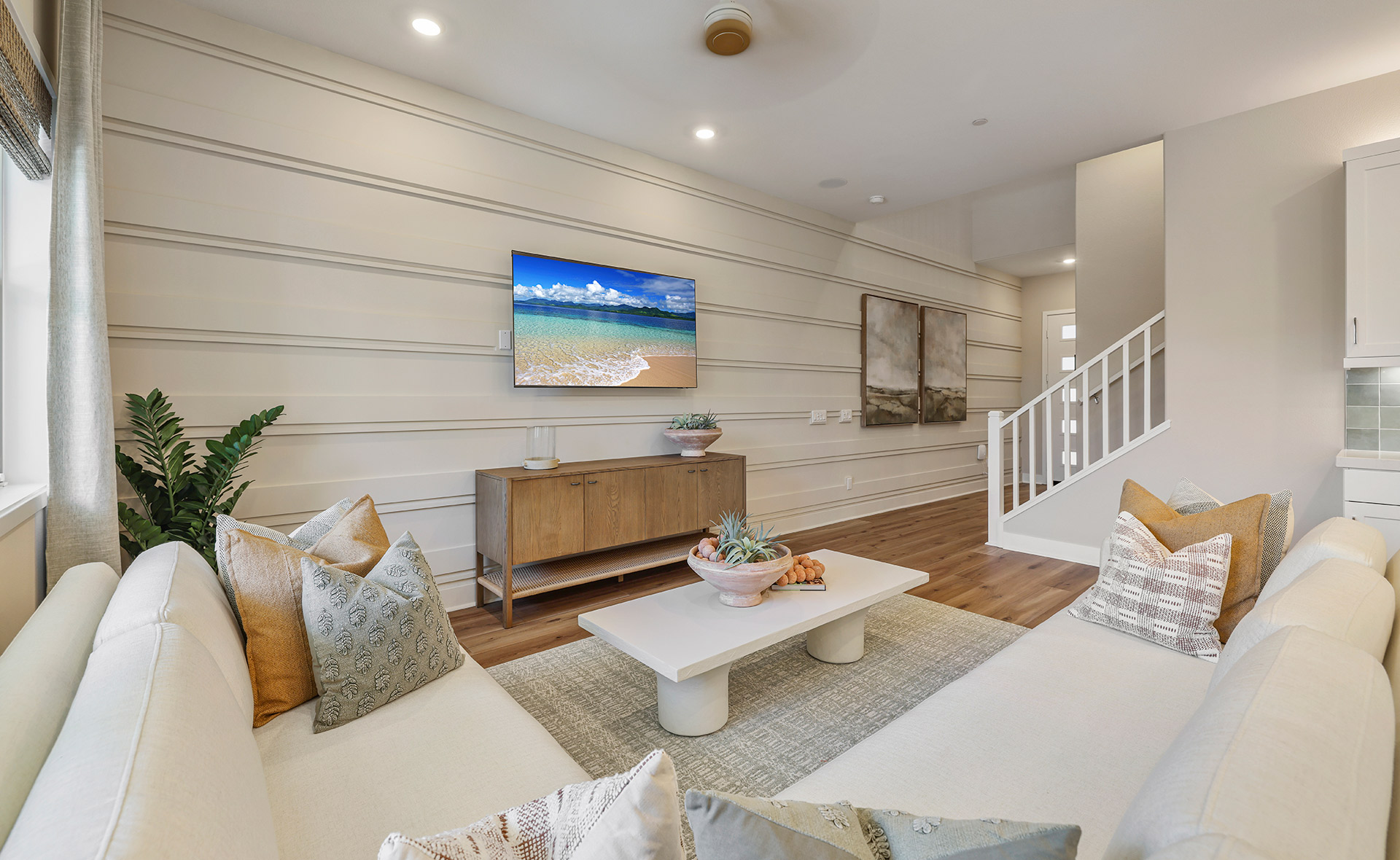 och_ridgeview_metroheights_pic_res2a_living_2of4_f1