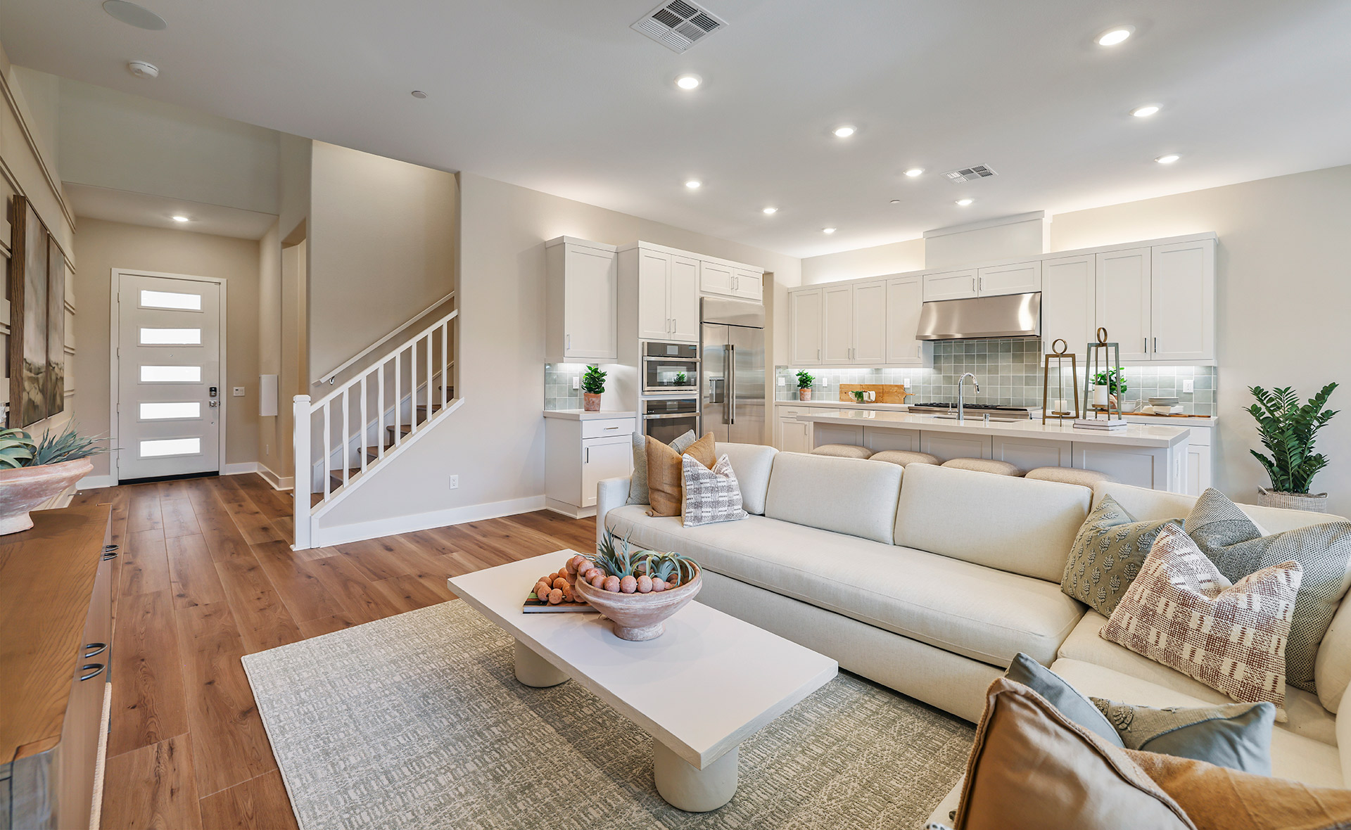 och_ridgeview_metroheights_pic_res2a_living_3of4_f1 Ridgeview Metro Heights open concept living area