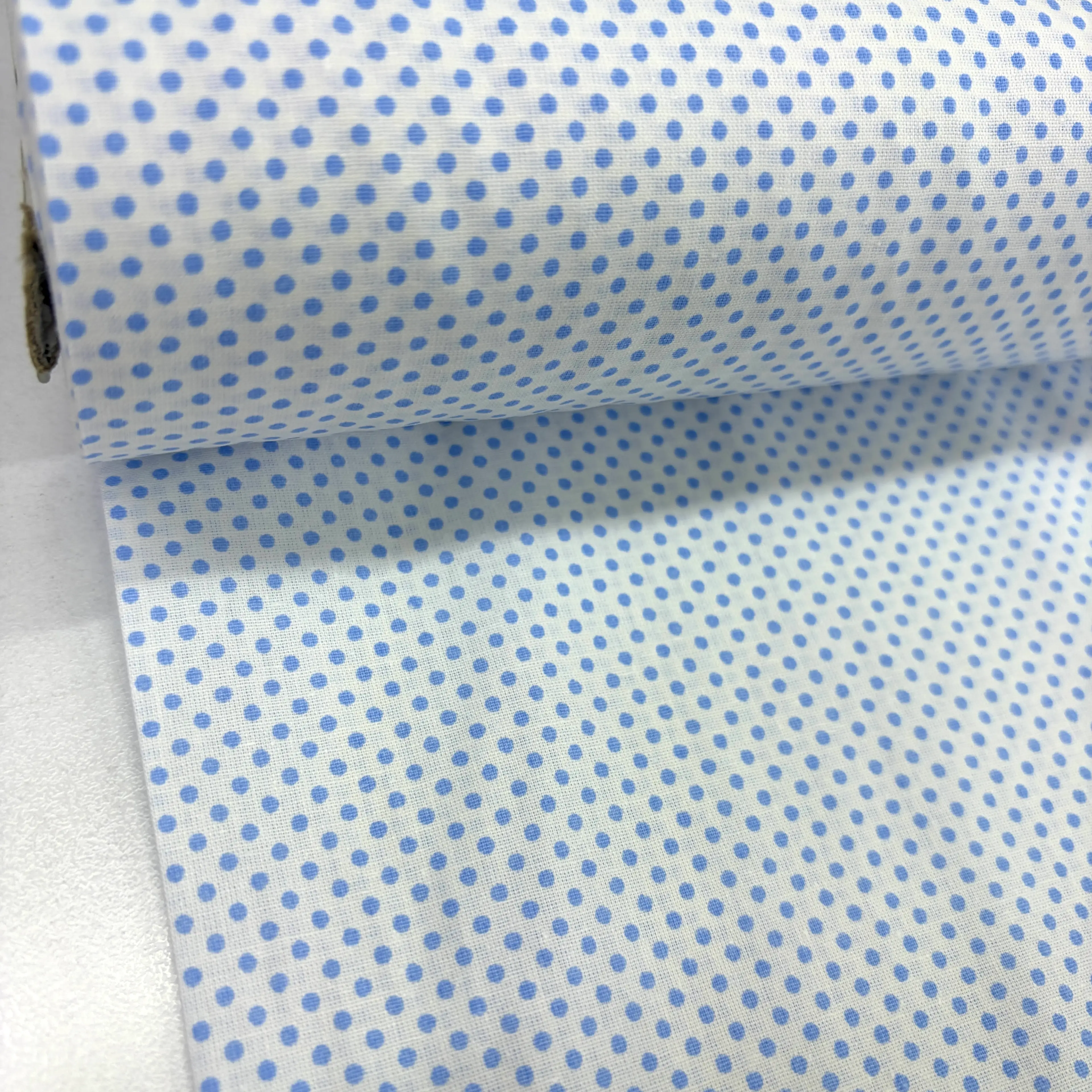 img-9561 Beyaza Mavi Puantiye Poplin Kumaş